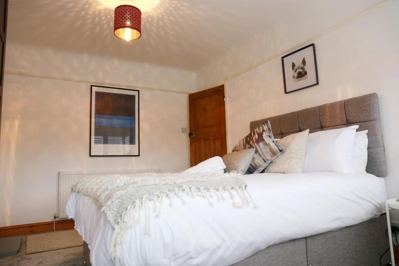 Lions Den - Zoo Accommodation เชสเตอร์ ภายนอก รูปภาพ