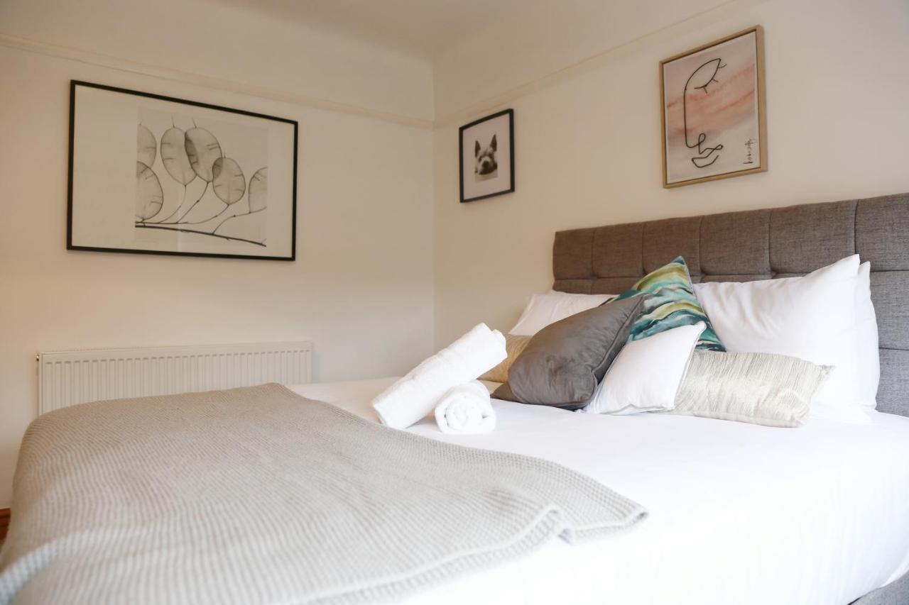 Lions Den - Zoo Accommodation เชสเตอร์ ภายนอก รูปภาพ