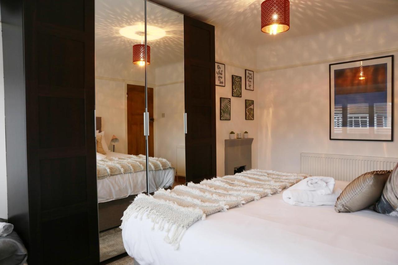 Lions Den - Zoo Accommodation เชสเตอร์ ภายนอก รูปภาพ