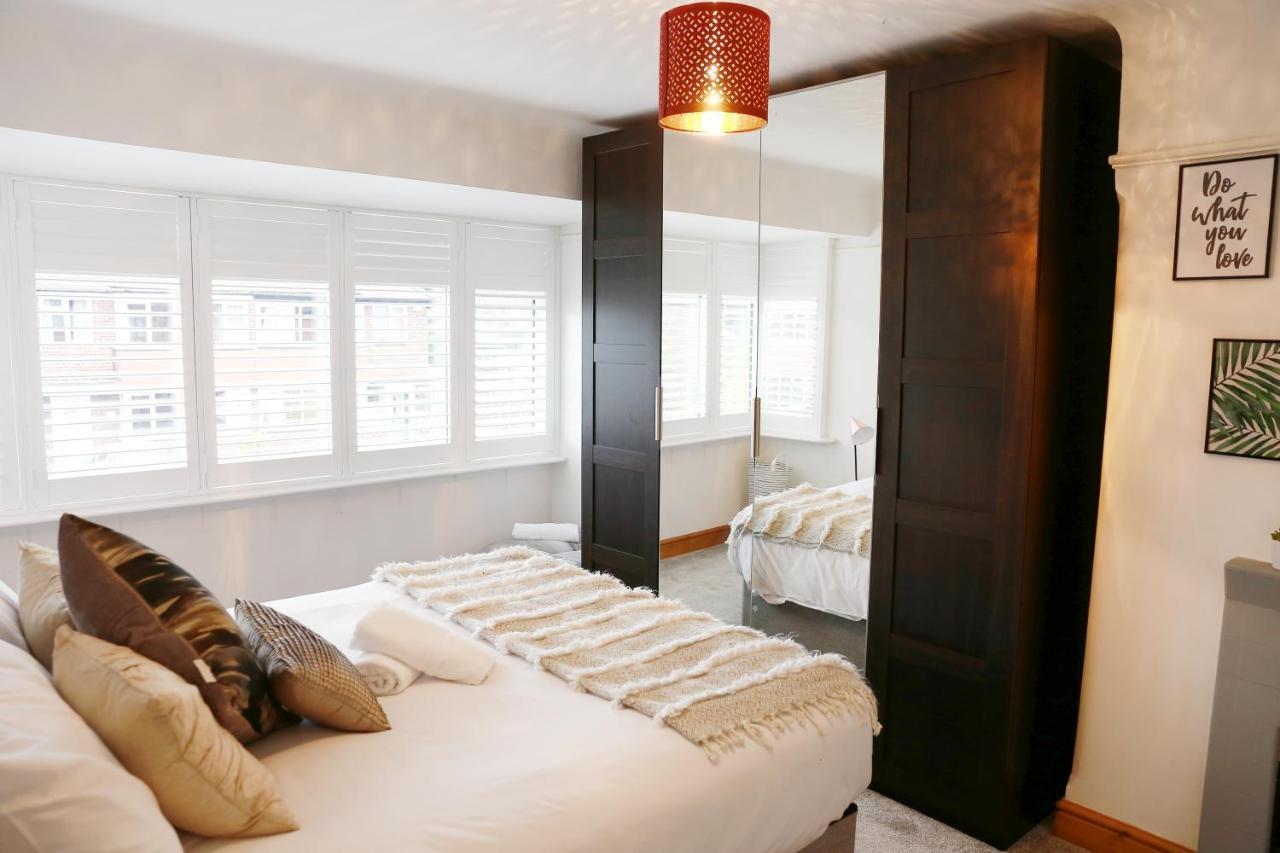 Lions Den - Zoo Accommodation เชสเตอร์ ภายนอก รูปภาพ