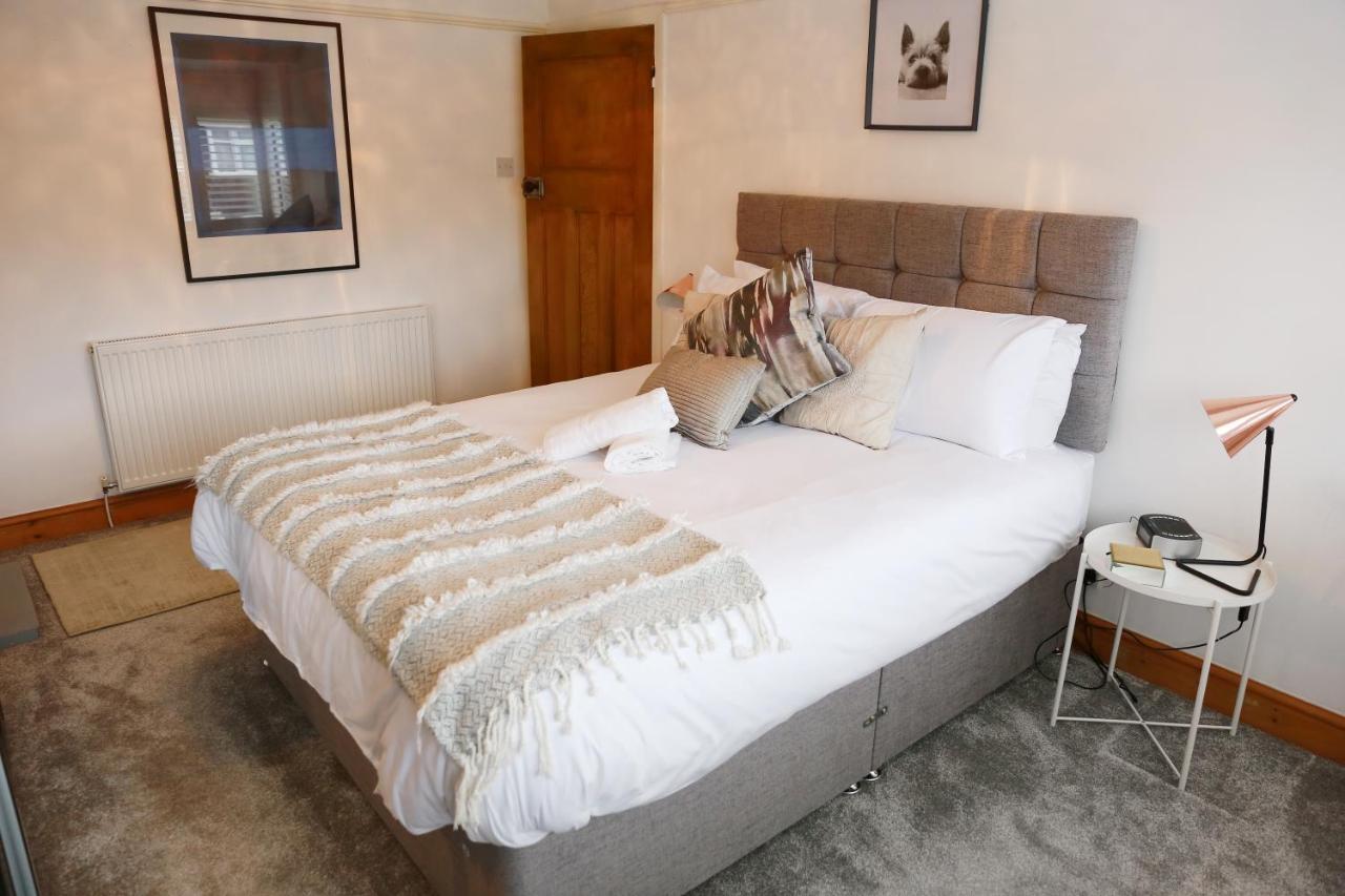 Lions Den - Zoo Accommodation เชสเตอร์ ภายนอก รูปภาพ