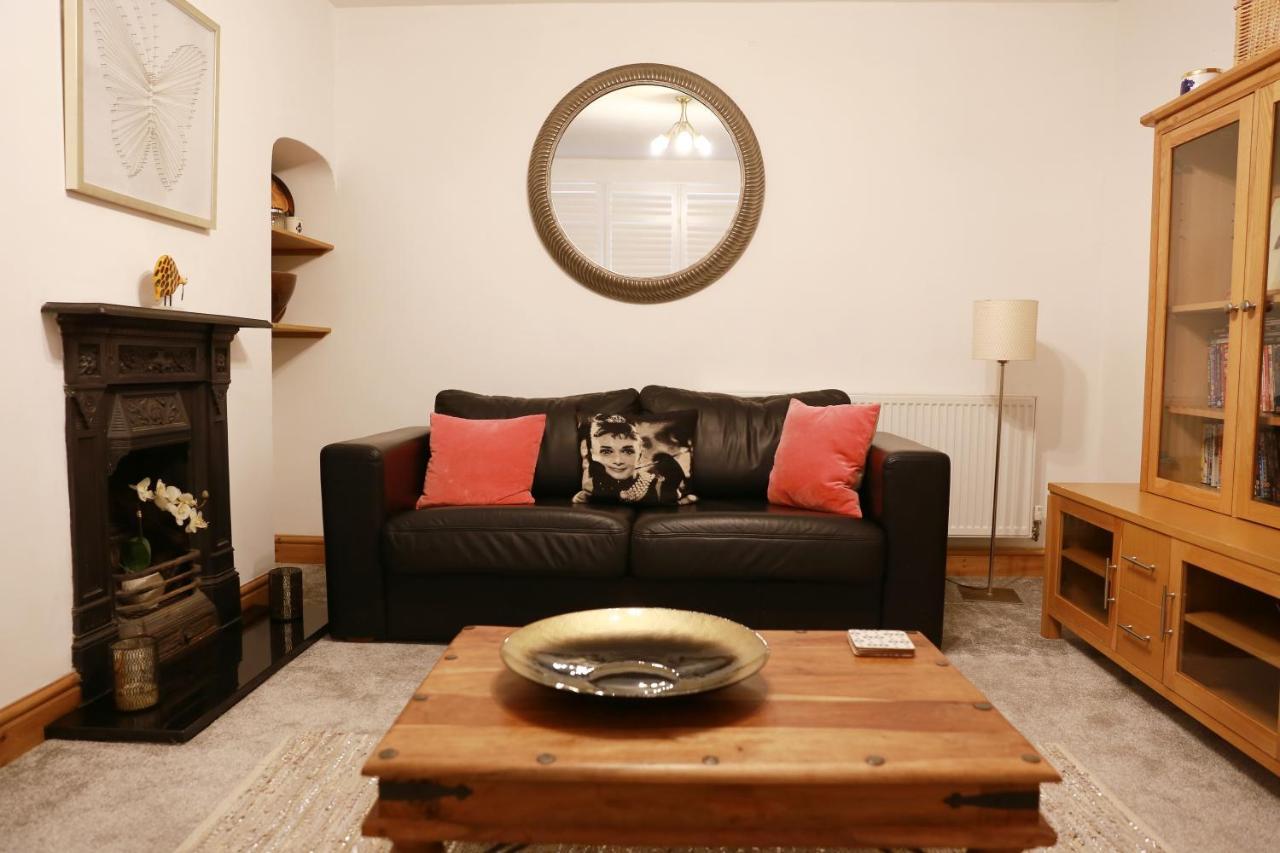Lions Den - Zoo Accommodation เชสเตอร์ ภายนอก รูปภาพ