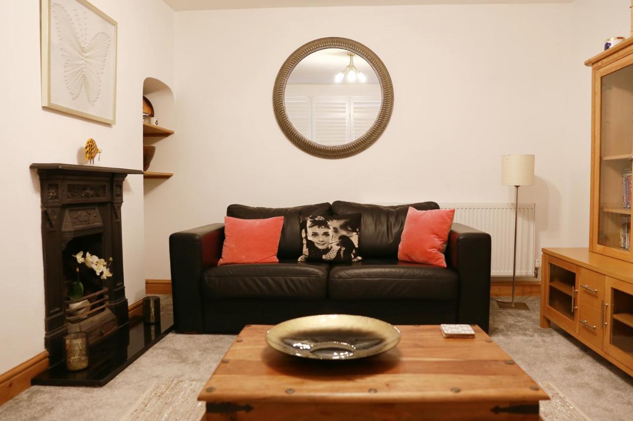 Lions Den - Zoo Accommodation เชสเตอร์ ภายนอก รูปภาพ