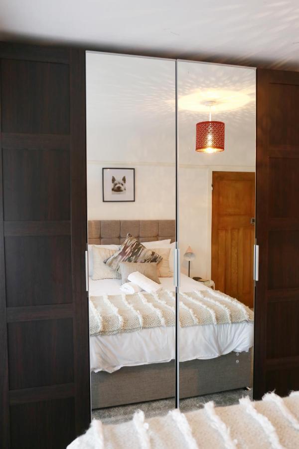 Lions Den - Zoo Accommodation เชสเตอร์ ภายนอก รูปภาพ