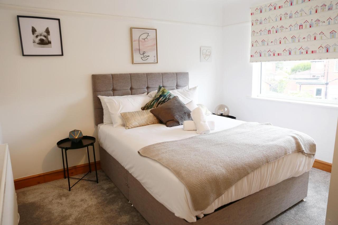 Lions Den - Zoo Accommodation เชสเตอร์ ภายนอก รูปภาพ