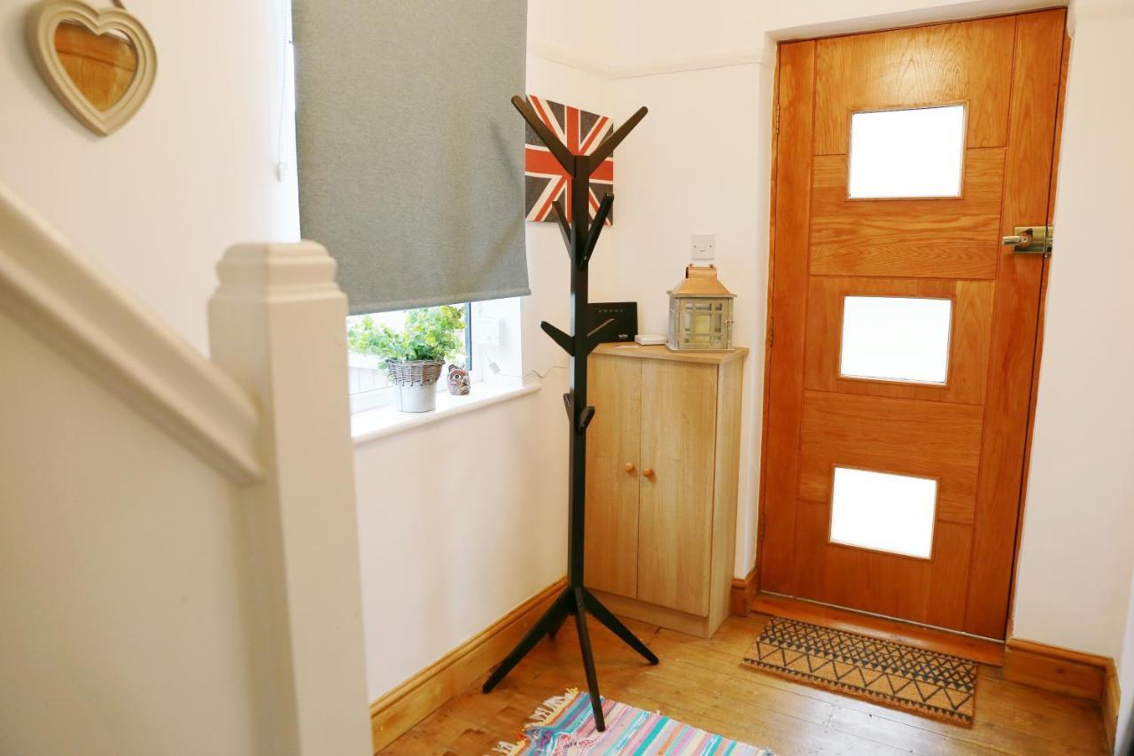 Lions Den - Zoo Accommodation เชสเตอร์ ภายนอก รูปภาพ