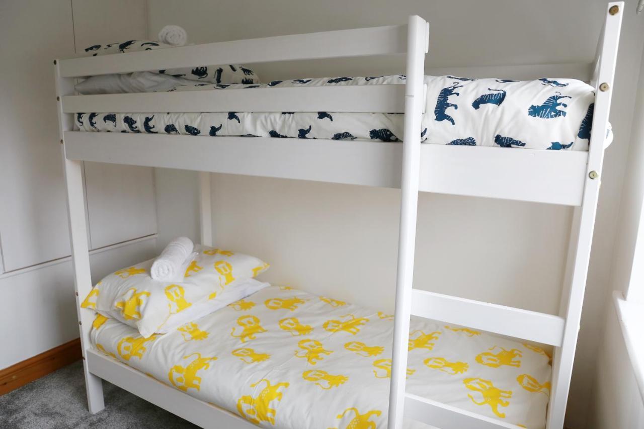 Lions Den - Zoo Accommodation เชสเตอร์ ภายนอก รูปภาพ
