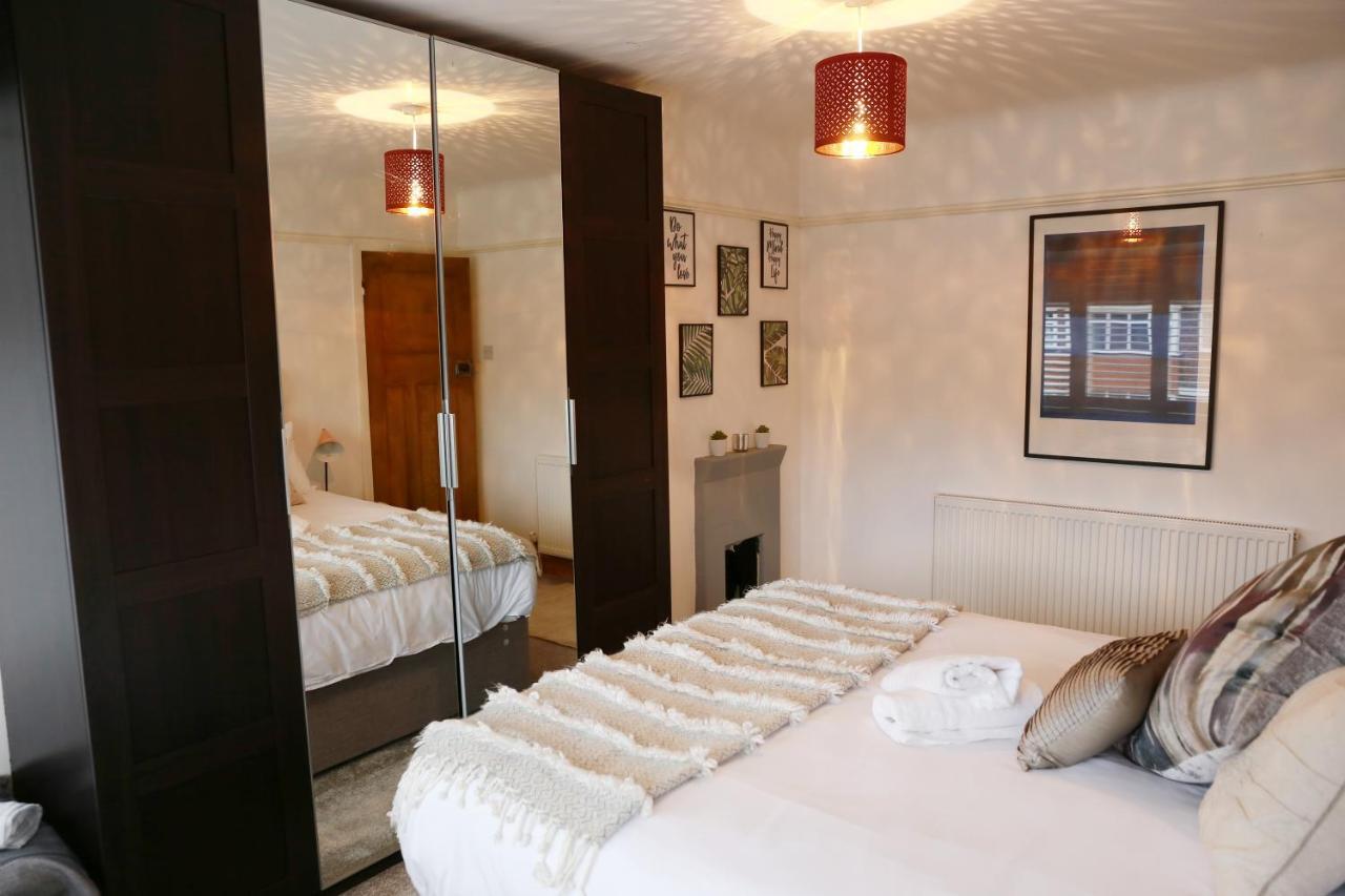 Lions Den - Zoo Accommodation เชสเตอร์ ภายนอก รูปภาพ