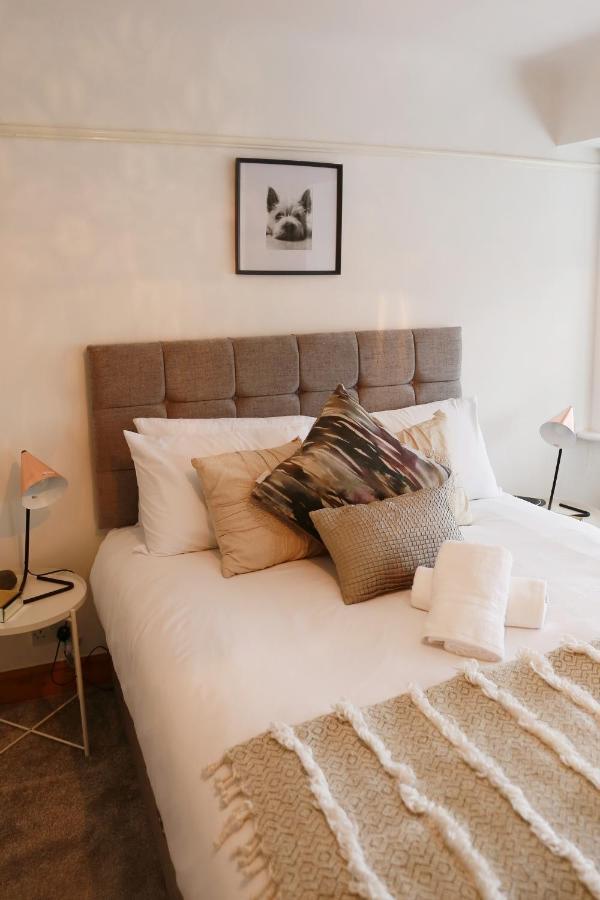 Lions Den - Zoo Accommodation เชสเตอร์ ภายนอก รูปภาพ